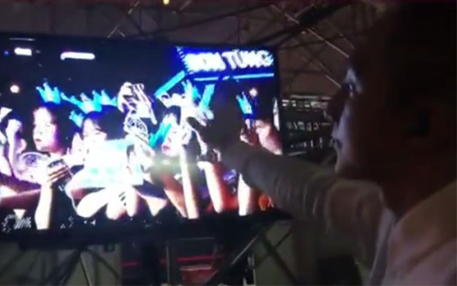 Clip được share tới tấp: Sơn Tùng M-TP 'rưng rưng' tạm biệt Sky qua màn hình nhỏ trong đêm nhạc tại Hà Nội Ảnh 2