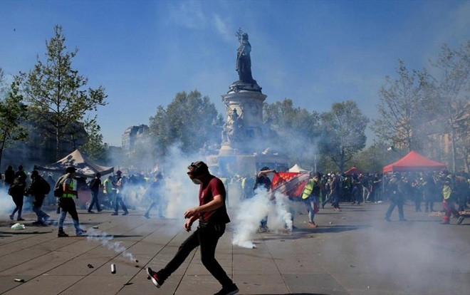 Kệ nhà thờ Đức Bà cháy, Áo vàng Pháp biểu tình với tối hậu thư thứ 2 Ảnh 2