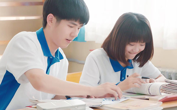 Muốn gặp nam thần từ thời phổ thông thì cắt đầu nấm, còn lên đại học muốn yêu thì cứ để tóc dài