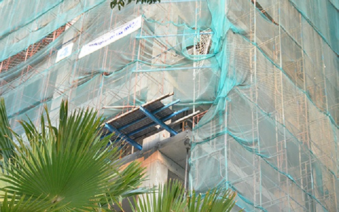 Bị gạch rơi trúng đầu, nữ lao công tử vong tại chỗ Ảnh 2