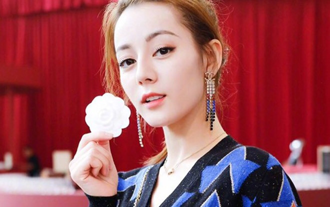 Địch Lệ Nhiệt Ba gián tiếp phủ nhận có chống lưng: ‘Là con gái không cần phải có bối cảnh hay đi đường tắt để thành công’ Ảnh 2