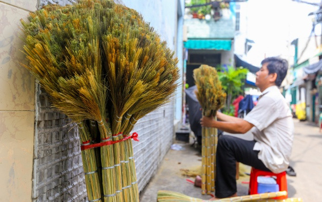 Xóm hơn nửa thế kỷ làm chổi đót ở Sài Gòn Ảnh 2