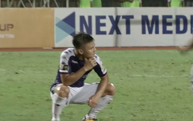 Ăn mừng phải đẳng cấp: Quang Hải ngạo nghễ như Ronaldo, Messi mỗi lần ghi bàn Ảnh 2