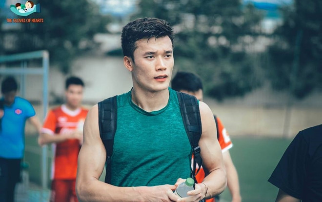 Thủ môn Bùi Tiến Dũng đáp trả đầy ẩn ý khi bị so sánh với 'đàn em' Đặng Văn Lâm Ảnh 2