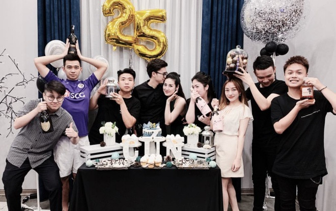 Á hậu Tú Anh khoe tiệc tự mình chuẩn bị sinh nhật cho ông xã Ảnh 2