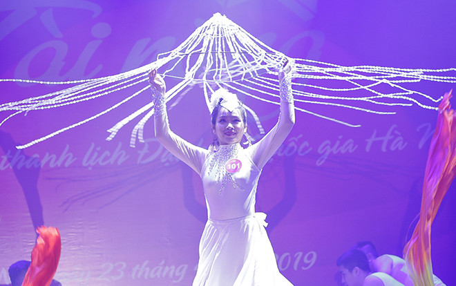 Ngắm vẻ đẹp 'thoát tục' của nữ sinh Hà thành trong điệu múa dân gian đương đại Ảnh 2