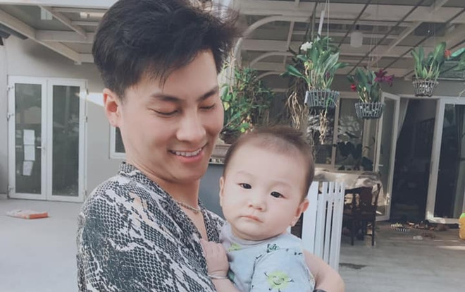 Lâm Khánh Chi hạnh phúc khoe ảnh chồng con: 'Cưng quá đi thôi không kiềm chế được rồi' Ảnh 2