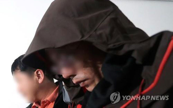 Bị chậm lương, người đàn ông nổi điên phóng hỏa chung cư, đâm chết 5 người Ảnh 2