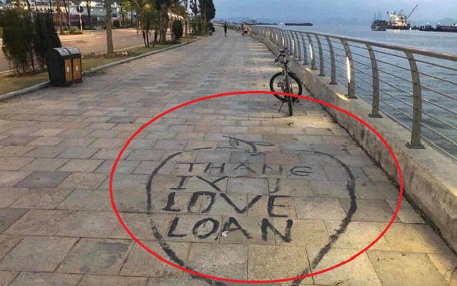 Con đường lát đá tuyệt đẹp ở Hạ Long bị cặp đôi 'bôi vẽ lời yêu thương' khiến dân Quảng Ninh bức xúc Ảnh 2