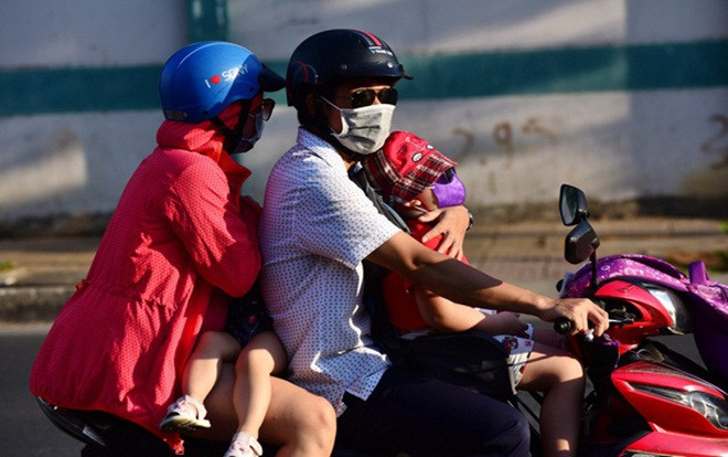 35-37 độ, người dân TP.HCM đang 'kêu trời', Bắc Bộ, Trung Bộ có nơi trên 40 độ Ảnh 2