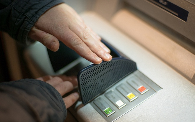 Bỗng nhiên tài khoản có 5 tỷ, nam thanh niên rút ATM 200 lần Ảnh 2