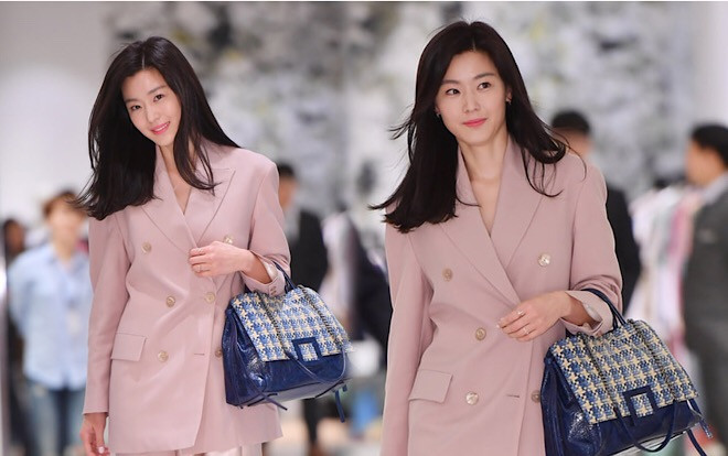 'Mợ chảnh' Jeon Ji Hyun xuất thần tại sự kiện, K-net để ý đến nhẫn cưới Ảnh 2