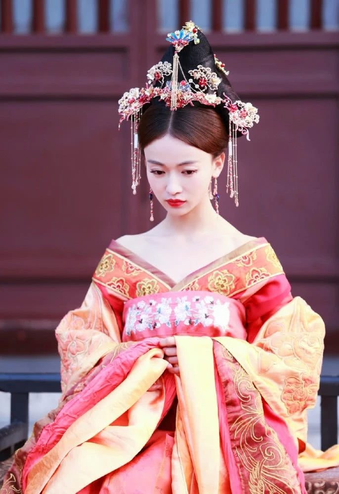 Ngô Cẩn Ngôn lần đầu thử qua tạo hình nhà Đường, dân mạng xuýt xoa vì quá xinh đẹp