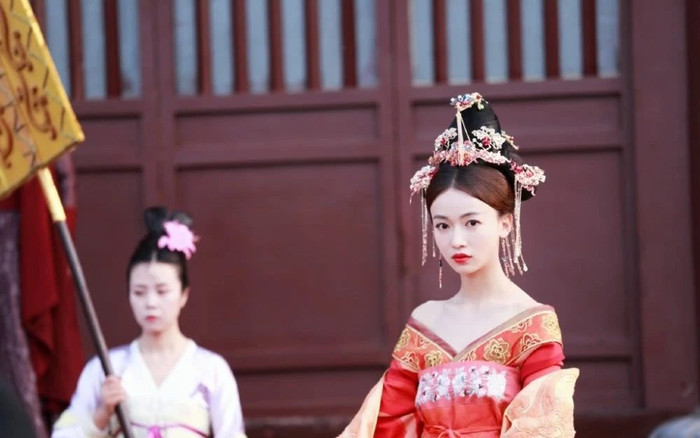 Ngô Cẩn Ngôn lần đầu thử qua tạo hình nhà Đường, dân mạng xuýt xoa vì quá xinh đẹp