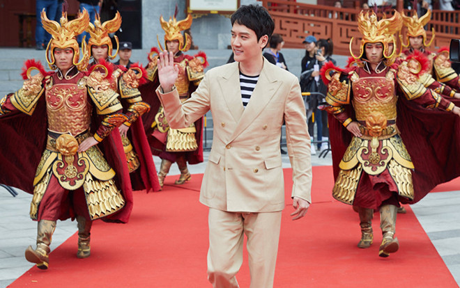 Phùng Thiệu Phong chăm chỉ làm việc liên tục trong lúc Triệu Lệ Dĩnh ở nhà trông con Ảnh 2