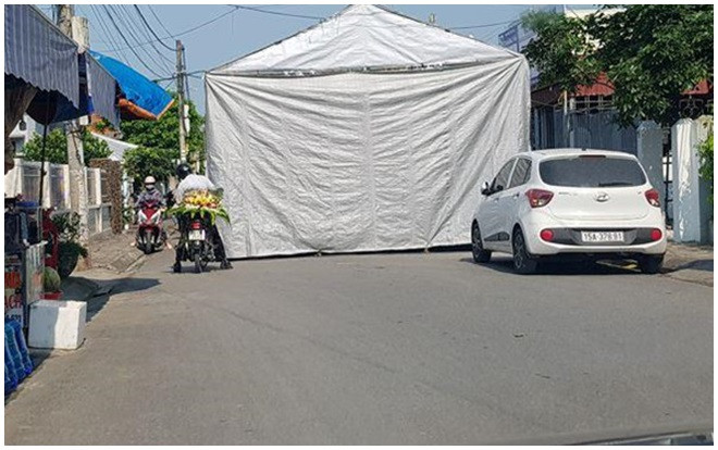 Hiệu trưởng dựng rạp dài trăm mét, hết 3 ngày 3 đêm giữa lòng đường để làm đám cưới cho con gái Ảnh 2