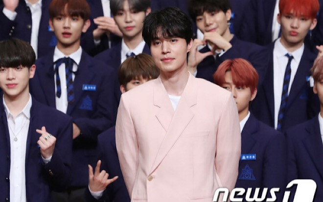 Lee Dong Wook nhận đóng phim cùng Im Siwan, tỏa sáng tại họp báo 'Produce X 101' Ảnh 2
