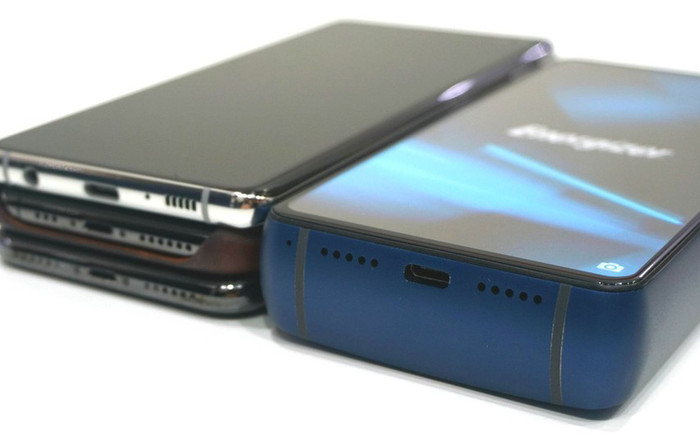 Chiếc smartphone này có pin 18.000 mAh nhưng dày gấp 3 lần iPhone và chẳng ai quan tâm đến nó Ảnh 2