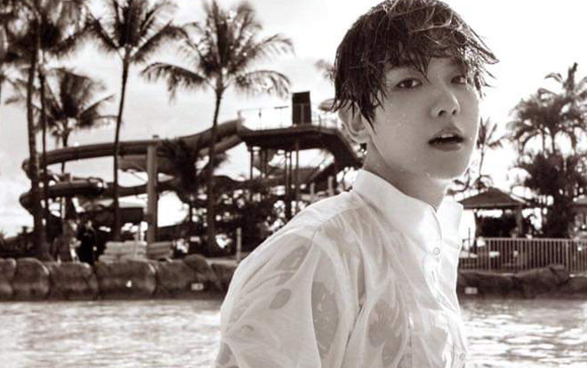Baekhyun (EXO) nóng bỏng trong bức hình đen trắng trở thành top xu hướng trên Twitter Ảnh 2