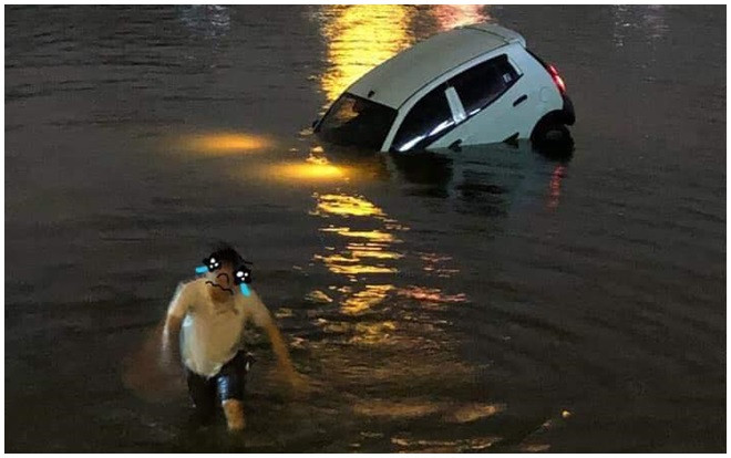 Xe ô tô lao xuống hồ Linh Đàm trong đêm, tài xế hốt hoảng đẩy cửa chạy thoát thân Ảnh 2