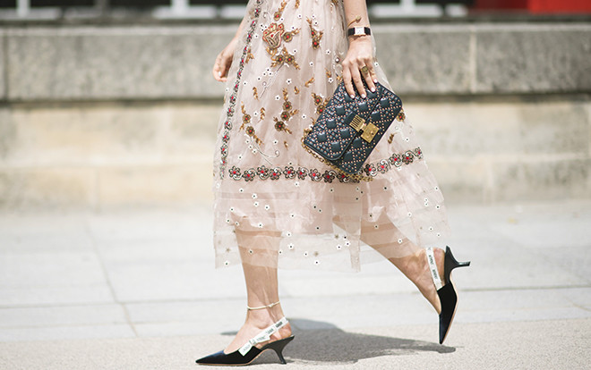 Sự kỳ công để tạo ra chiếc túi xách Dior khiến hàng triệu quý cô điên đảo Ảnh 2