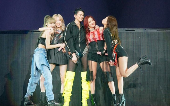 Dua Lipa bất ngờ xuất hiện trong concert BlackPink tại Newark, song ca hit 'Kiss And Make Up' khiến fan vỡ òa Ảnh 2