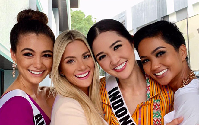 'Phản ứng' của Hoa hậu Mỹ sau chia sẻ của H'Hen Niê: 'H'Hen Niê này, cậu làm tớ khóc đấy!' Ảnh 2