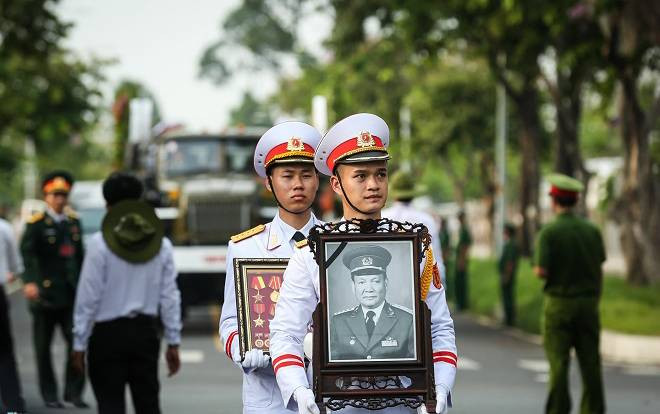 Phút xúc động khi tiễn đại tướng Lê Đức Anh về nơi an nghỉ cuối cùng Ảnh 2