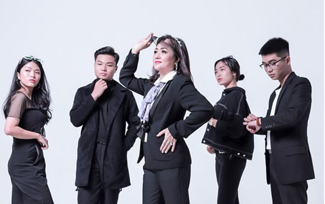 Không có tiền thuê thợ chụp hình, nhưng bộ ảnh kỷ yếu của lớp học này khiến ai cũng trầm trồ vì một lý do… Ảnh 2