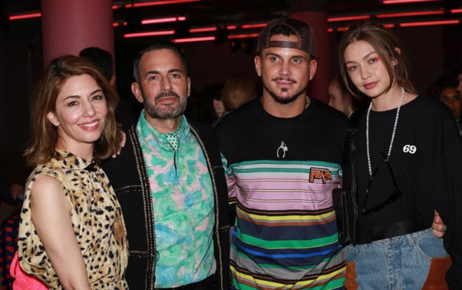 Song Hye Kyo, Gigi Hadid, NTK Marc Jacobs tựu tề tại show Resort 2020 của nhà Prada Ảnh 2