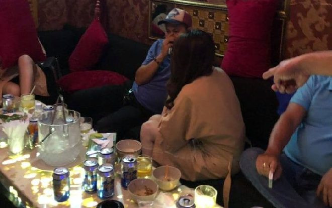 Sài Gòn: Đột kích nhà hàng Sunlight, phát hiện nhiều nữ tiếp viên đang vui vẻ với các quý ông đang chìm trong men say Ảnh 2