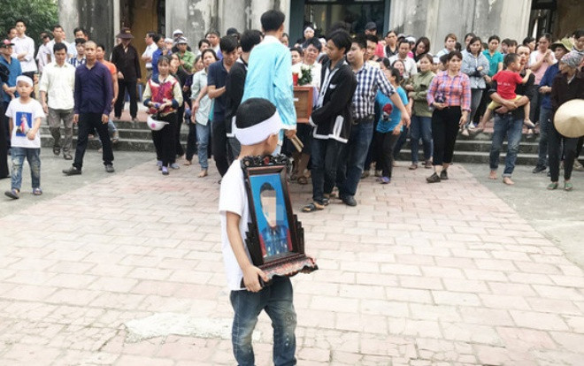 Khởi tố, bắt tạm giam người bác rể đánh tử vong bé trai 8 tuổi, buộc thi thể vào trong bao tải Ảnh 2