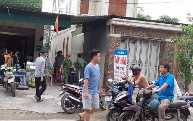 Chủ quán thịt chó nghi 'ngáo đá' trèo lên tầng 2 ôm con gà nhảy múa Ảnh 2