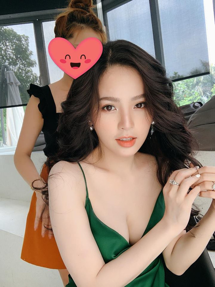 Nhan sắc nóng bỏng của 'hot girl Mì Gõ' vừa gây xôn xao vì bị 'tố' giật chồng người khác