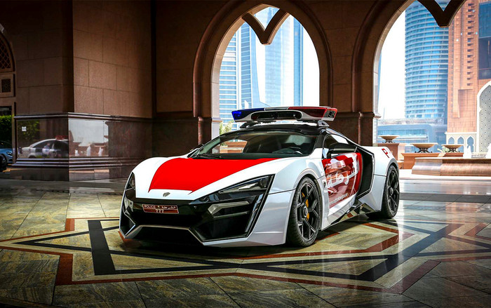 Cảnh sát Dubai khiến thế giới trầm trồ khi sử dụng siêu xe triệu đô Lykan HyperSport để làm nhiệm vụ Ảnh 2