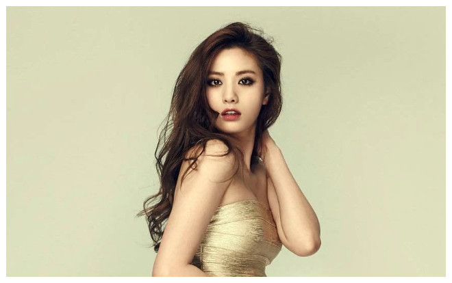 Chiếc váy 'khó nhằn', mỹ nhân Hàn nóng sở hữu body hoàn hảo mới có thể chinh phục được Ảnh 2