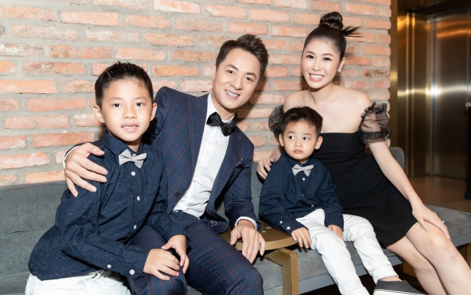 'Tình tứ' với 9X người Hàn, Đăng Khôi toát mồ hôi trong họp báo nghe bà xã Thủy Anh lên kế hoạch từ giờ đến hết năm Ảnh 2