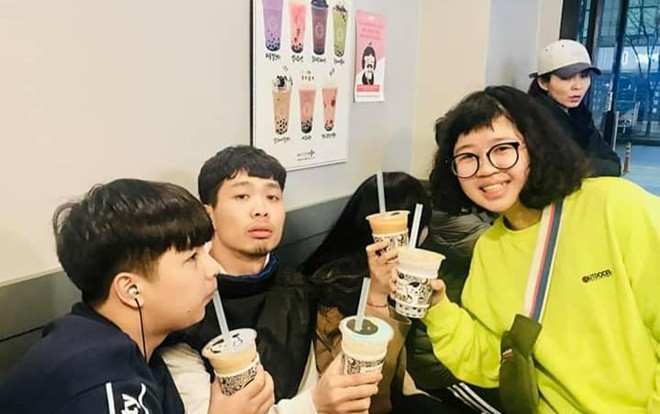 Công Phượng gây cười với loạt biểu cảm 'khó đỡ' khi đi uống trà sữa ở Hàn Quốc Ảnh 2