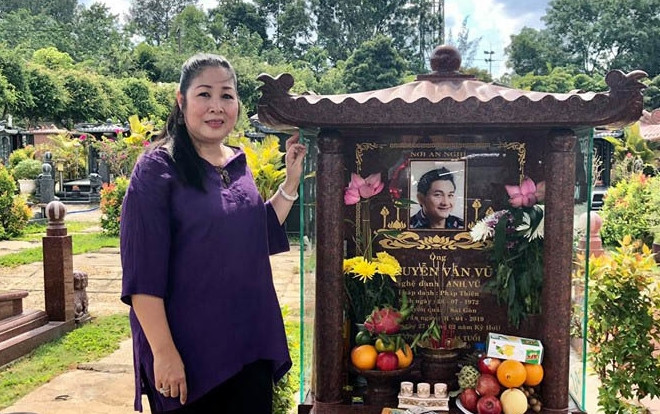 Đến thăm mộ Anh Vũ, Hồng Vân xúc động chia sẻ nguyện vọng sinh thời của người em yêu quý Ảnh 2