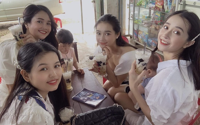 Nhã Phương khiến fan phát sốt vì tung ảnh chị em gái mặc đồ đôi quá xinh đẹp Ảnh 2