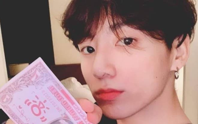 Jungkook 'trốn' BTS, âm thầm đến Los Angeles xem Show diễn #SweetenerWorldTour của Ariana Grande? Ảnh 2