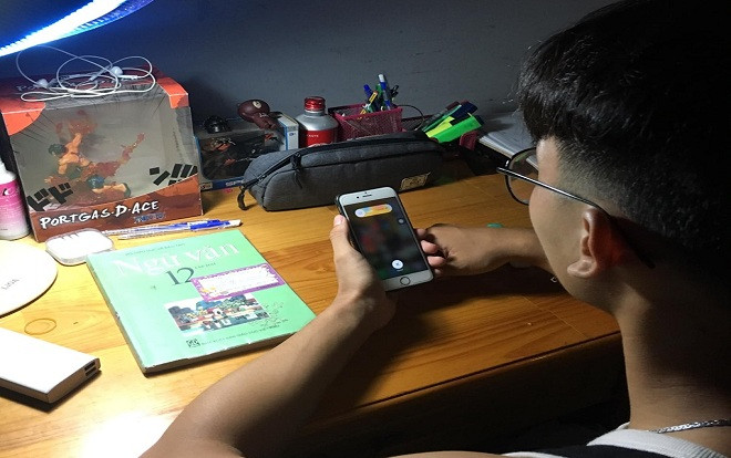 Bộ ảnh nam sinh bật chế độ ôn thi đại học và cái kết nhận 'bão like' Ảnh 2