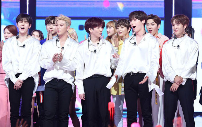 Vượt cả Twice lẫn BTS để mang về chiếc cúp đầu tiên: Nu'est đã phải đợi hơn 7 năm rồi… Ảnh 2