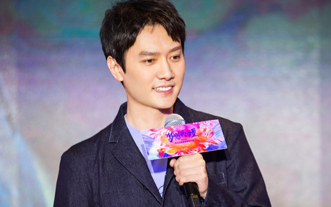 Phùng Thiệu Phong tích cực quảng bá phim mới 'Đại thời đại' trong lúc Triệu Lệ Dĩnh ở nhà chăm con Ảnh 2