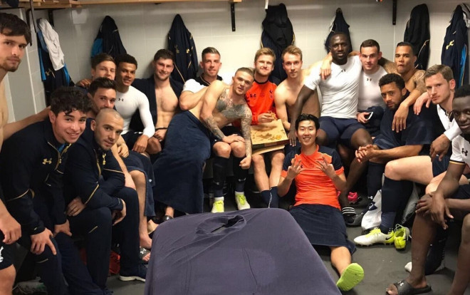 Video cầu thủ Tottenham đập phá phòng thay đồ sau chiến thắng trước Ajax Ảnh 2