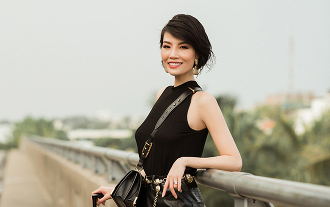 Siêu mẫu vàng một thời Vũ Cẩm Nhung cứ tái xuất là khiến đàn em 'hít khói' Ảnh 2