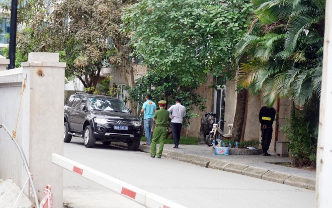 Công an phong tỏa chung cư Golden WestLake để tiếp tục khám xét nhà của lãnh đạo Nhật Cường mobile Ảnh 2