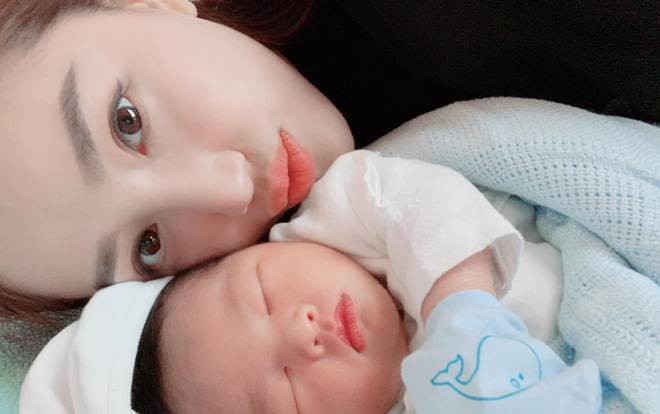 Bảo Thy vui mừng tưng bừng khi chị dâu Trang Pilla sinh con thứ hai Ảnh 2