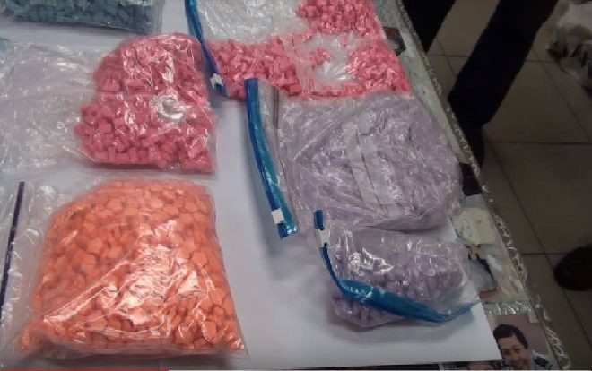 Thu giữ gần 8kg ma túy ngụy trang trong thú nhồi bông từ nước ngoài về Việt Nam qua đường hàng không Ảnh 2