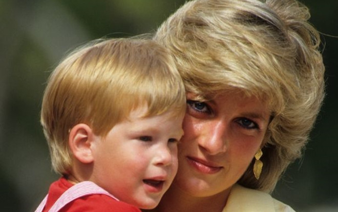 Hoàng tử Harry cảm thấy thương nhớ Công nương Diana hơn sau khi đón con trai đầu lòng Ảnh 2